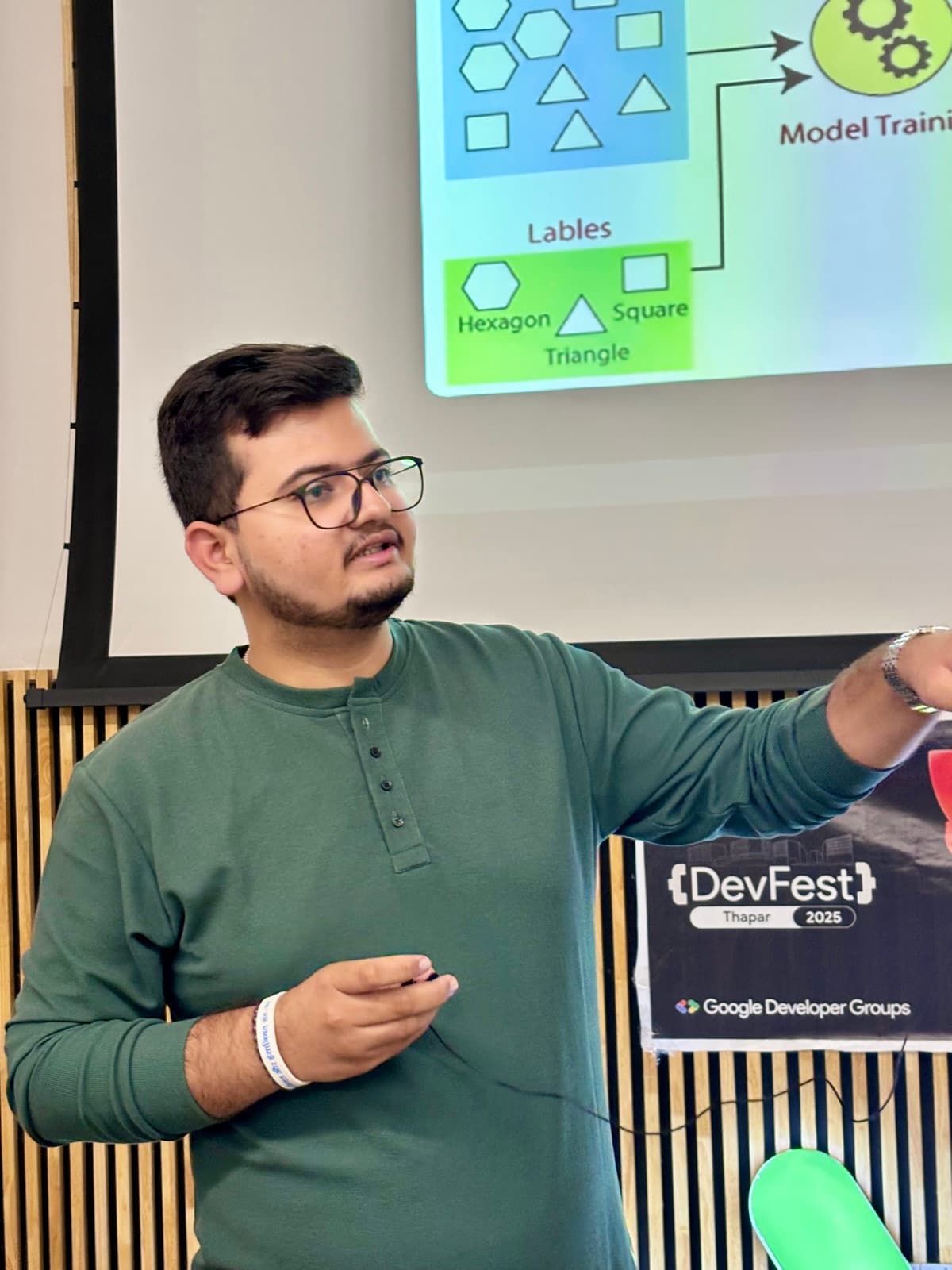 Agrim teaching supervised learning at the DevFest AI/ML bootcamp